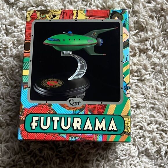 NIB Qmx Mini Masters Futurama Planet Express Spaceship Model - Loot Crate Exclus - Picture 3 of 8